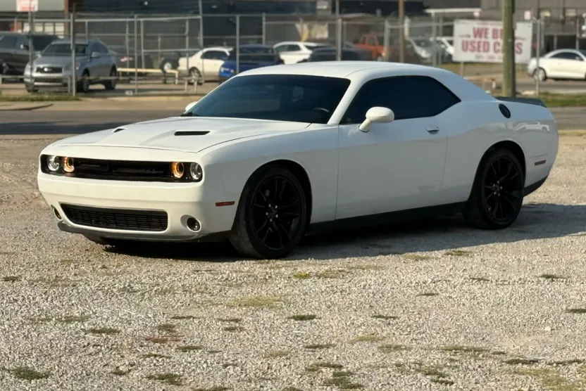2016 Dodge Challenger R/T Plus photo 1