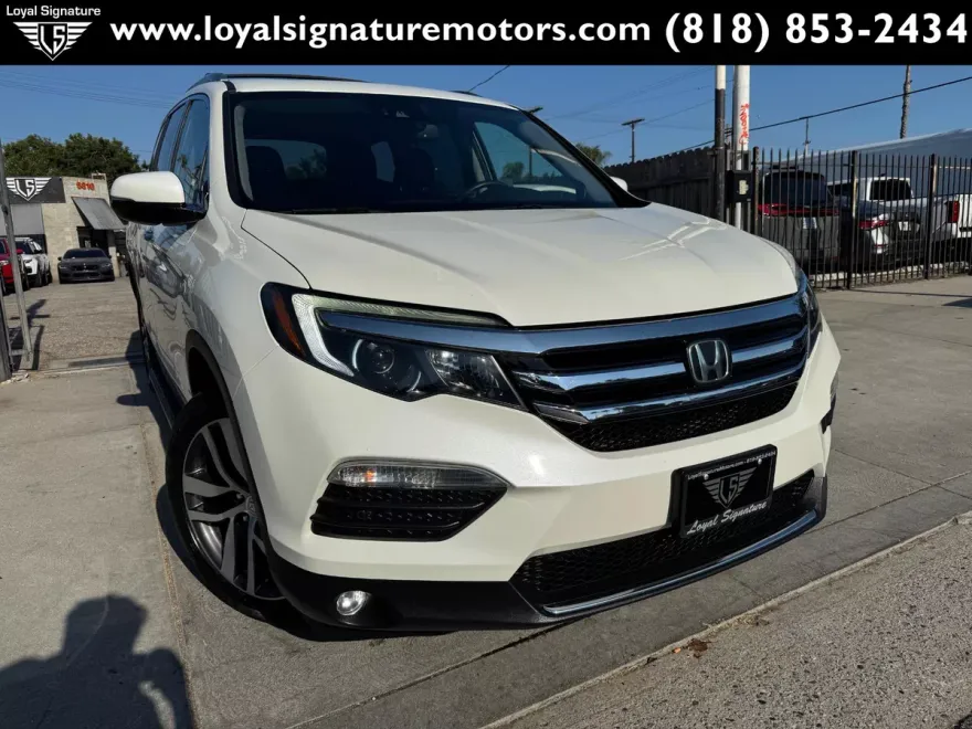 2017 Honda Pilot Elite photo 1