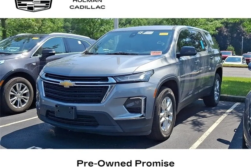 2023 Chevrolet Traverse LS photo 1