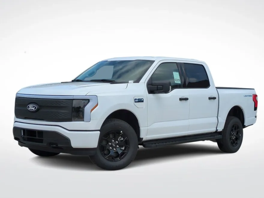 2025 Ford F-150 Lightning XLT photo 1