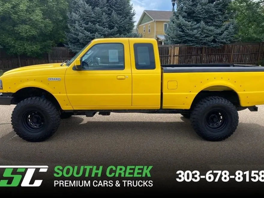 2011 Chevrolet Avalanche LS photo 1