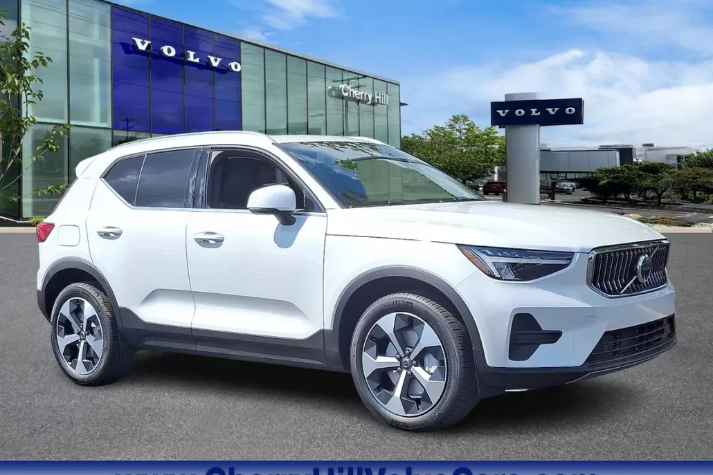 2025 Volvo XC40 Core photo 1