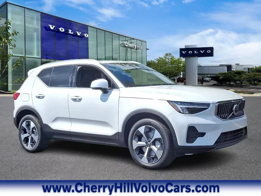 2025 Volvo XC40 Core photo 1