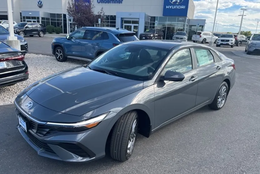 2025 Hyundai Elantra Blue SEL Sport photo 1