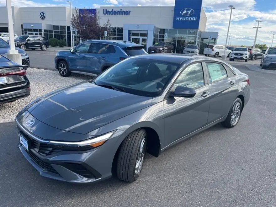 2025 Hyundai Elantra Blue SEL Sport photo 1