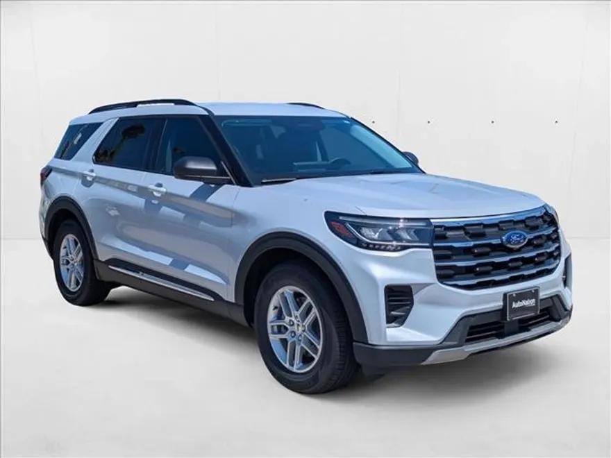 2025 Ford Explorer photo 1