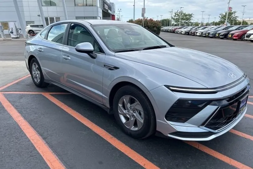 2025 Hyundai Sonata SE photo 1