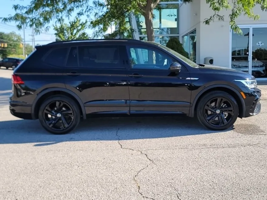 2023 Volkswagen Tiguan SE R-Line Black photo 1
