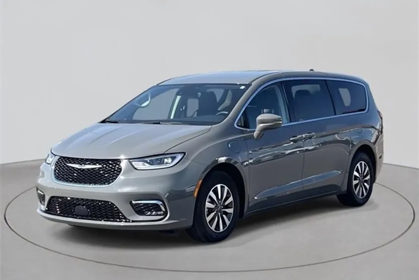 2022 Chrysler Pacifica Hybrid Touring L photo 1