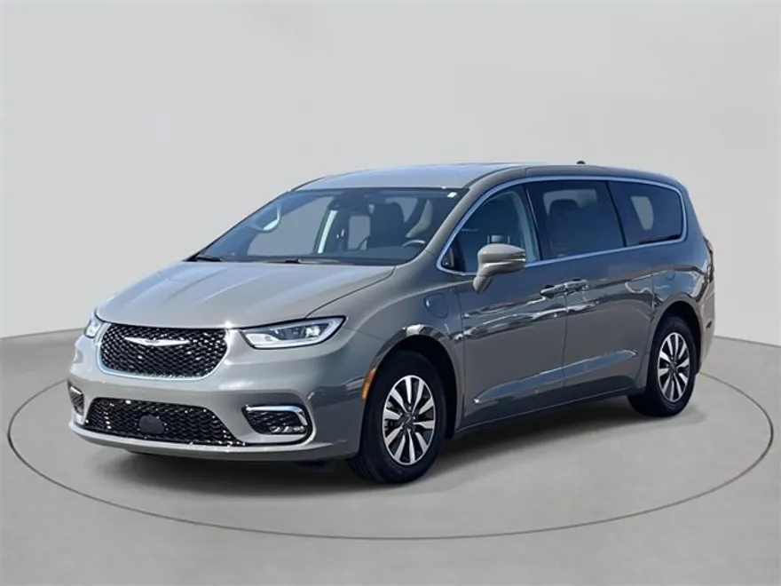 2022 Chrysler Pacifica Hybrid Touring L photo 1