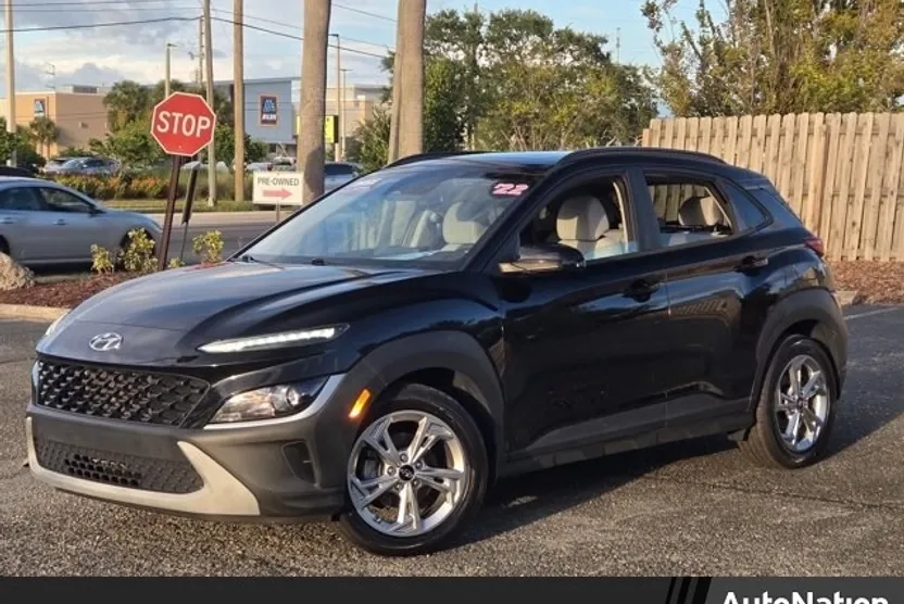 2022 Hyundai Kona SEL photo 1