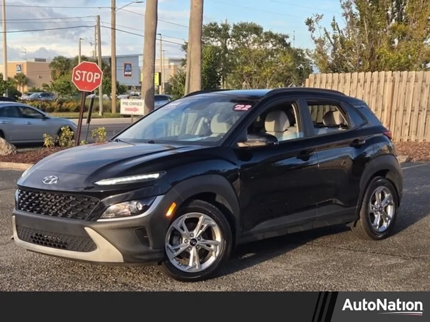 2022 Hyundai Kona SEL photo 1