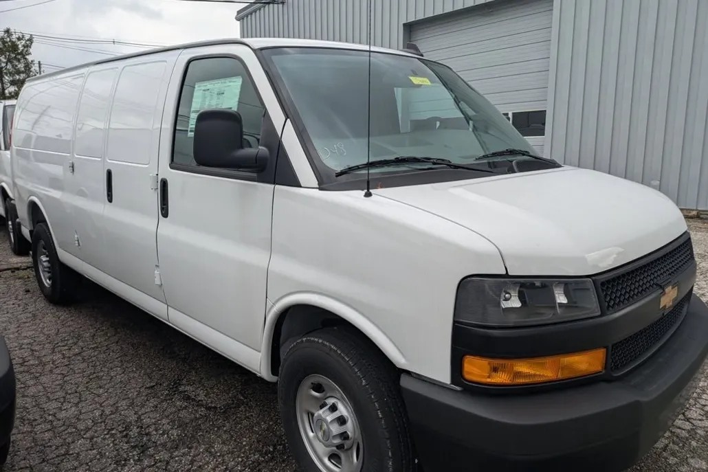 2025 Chevrolet Express Cargo 2500 photo 1