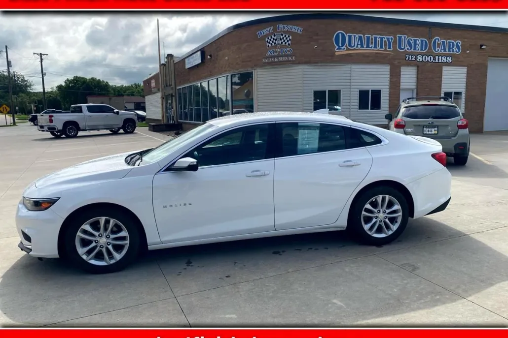 2017 Chevrolet Malibu 1LT photo 1