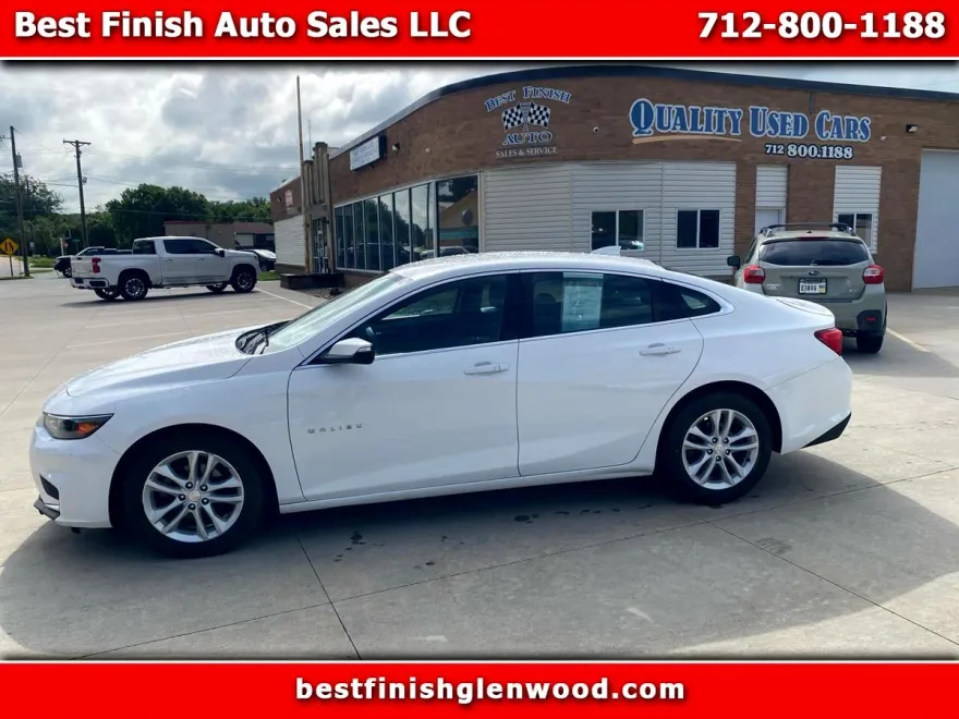 2017 Chevrolet Malibu 1LT photo 1