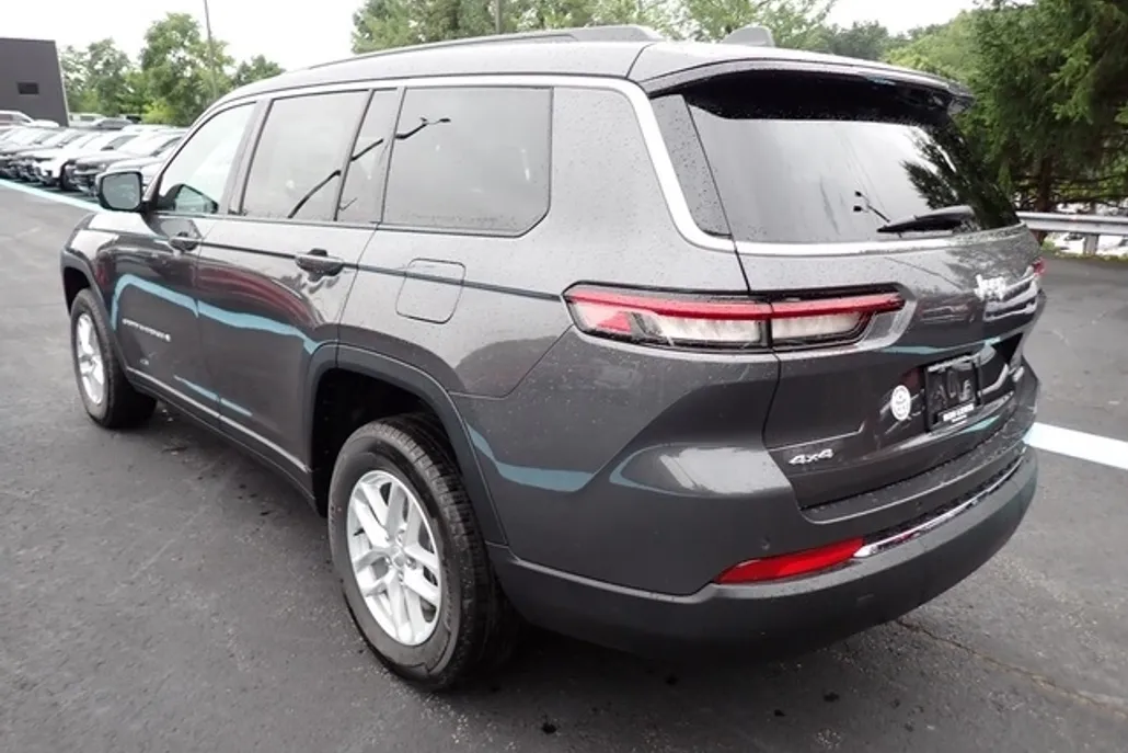2024 Jeep Grand Cherokee Laredo photo 1