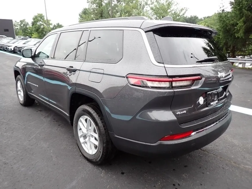 2024 Jeep Grand Cherokee Laredo photo 1