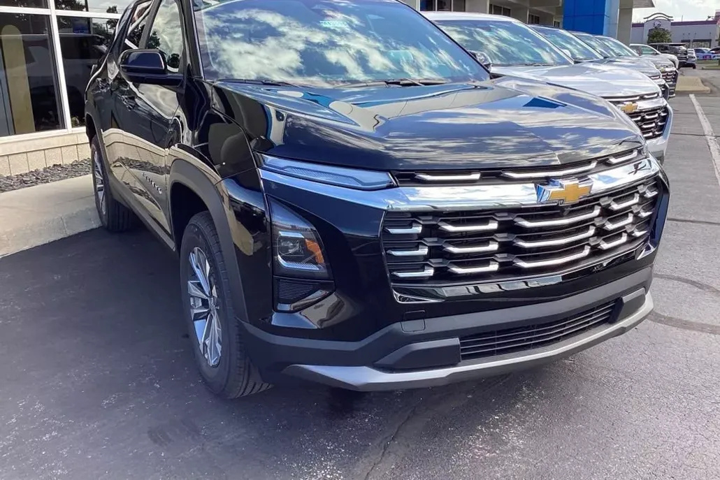 2026 Chevrolet Equinox LT photo 1