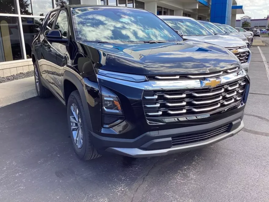 2026 Chevrolet Equinox LT photo 1