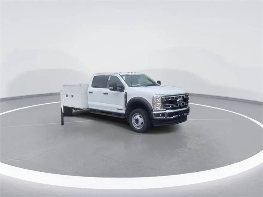 2024 Ford F-550 photo 1