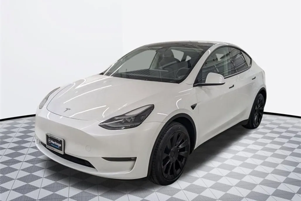 2023 Tesla Model Y Long Range photo 1