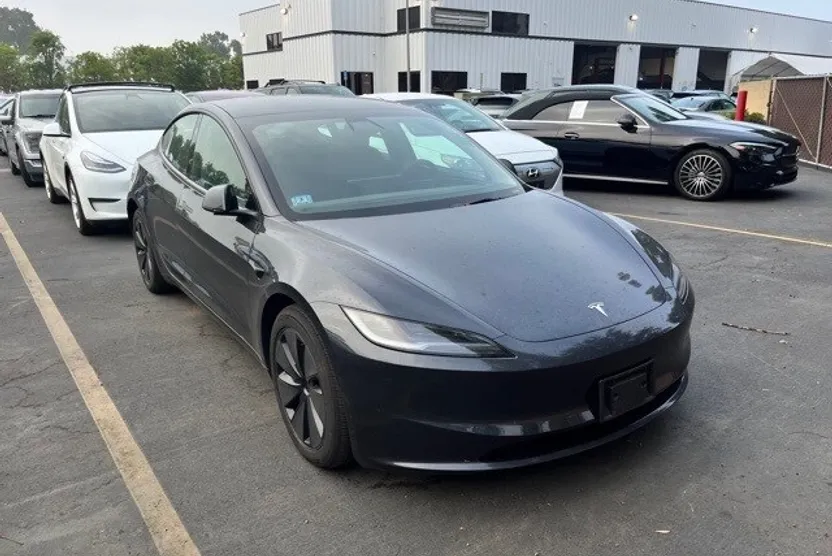 2025 Tesla Model 3 Long Range photo 1