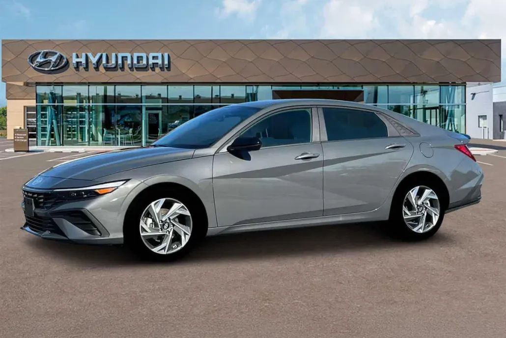 2025 Hyundai Elantra SEL Sport photo 1