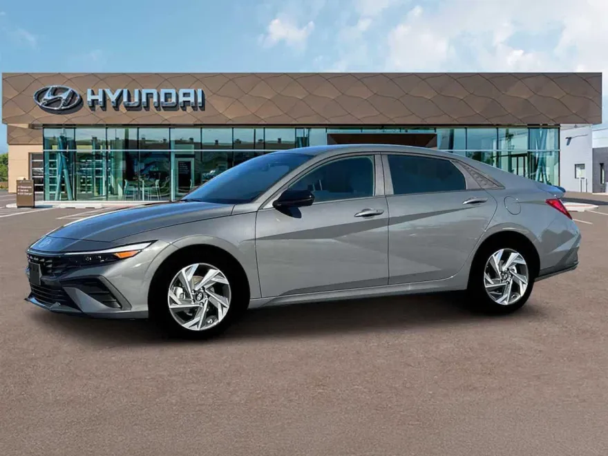 2025 Hyundai Elantra SEL Sport photo 1