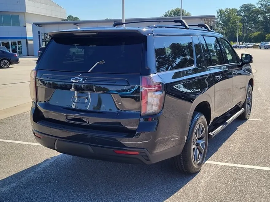 2023 Chevrolet Suburban Z71 photo 1