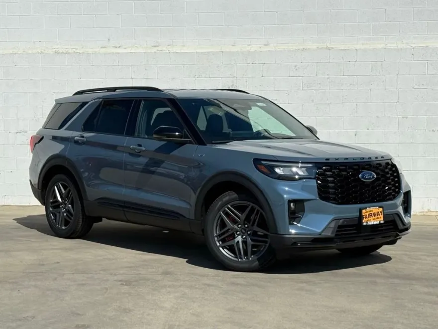 2025 Ford Explorer ST-Line photo 1