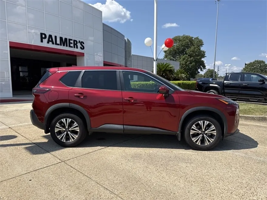 2022 Nissan Rogue SV photo 1