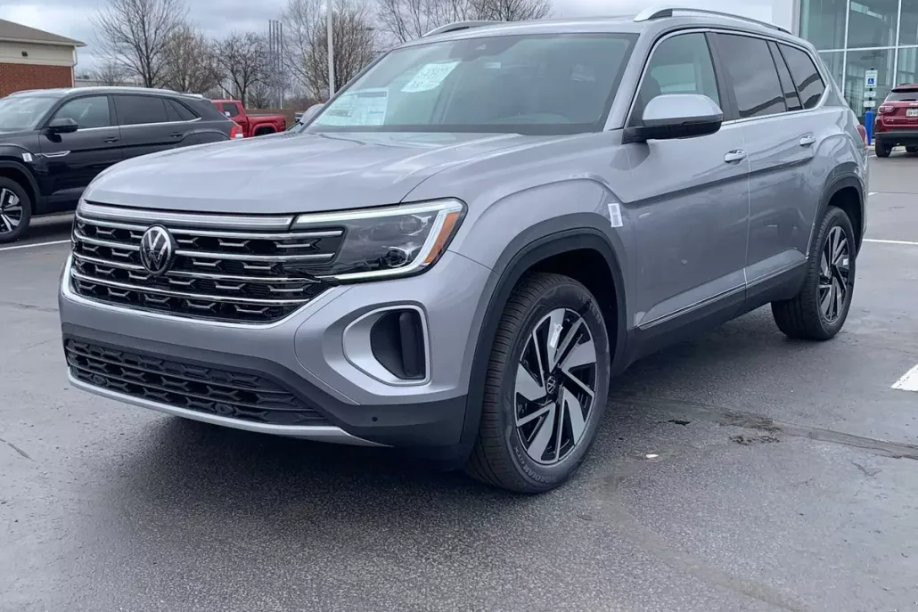 2025 Volkswagen Atlas SEL photo 1