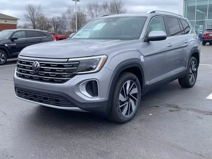 2025 Volkswagen Atlas SEL photo 1