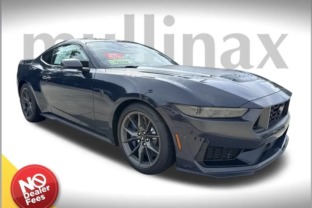 2025 Ford Mustang Dark Horse photo 1