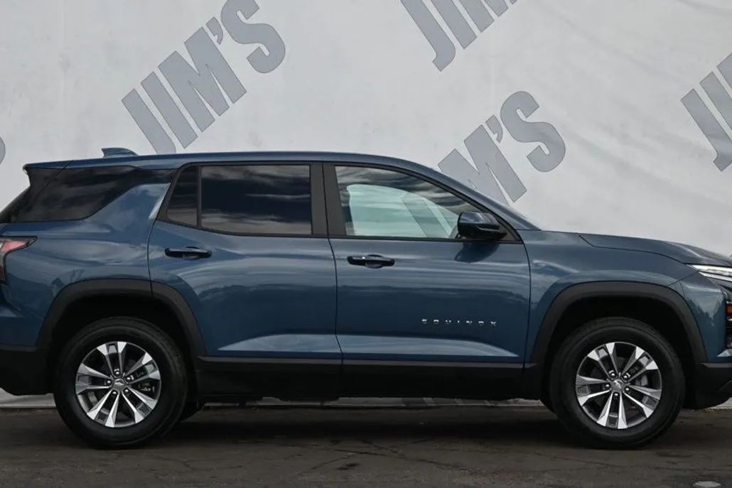 2025 Chevrolet Equinox LT photo 1