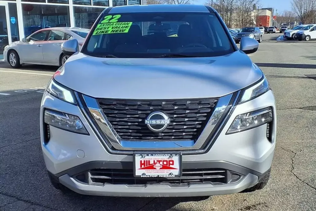 2022 Nissan Rogue SV photo 1