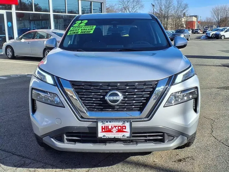2022 Nissan Rogue SV photo 1