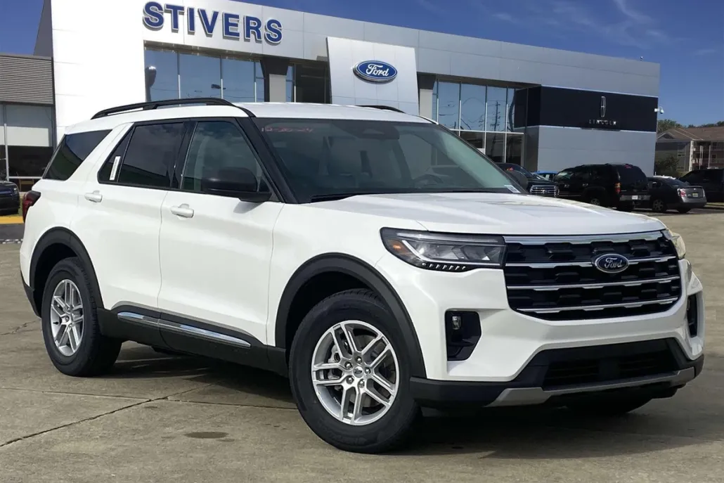 2025 Ford Explorer photo 1