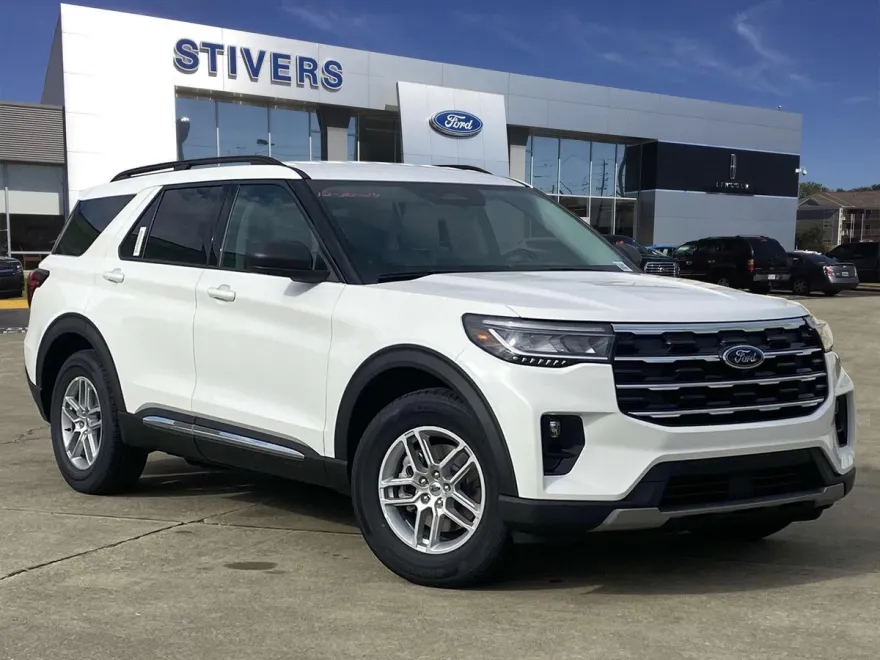 2025 Ford Explorer photo 1