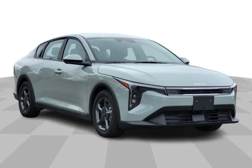 2025 Kia K4 LXS photo 1