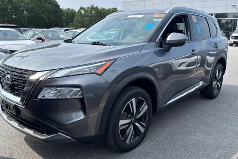 2023 Nissan Rogue SL photo 1