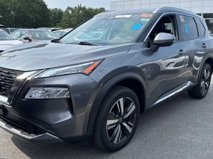 2023 Nissan Rogue SL photo 1