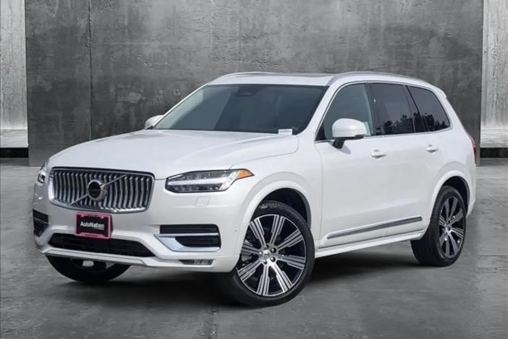 2025 Volvo XC90 Plus photo 1