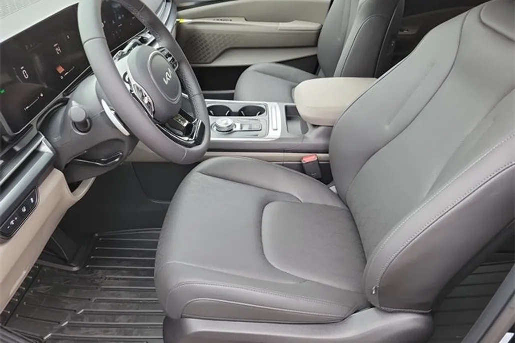 2026 Kia Carnival LXS photo 1