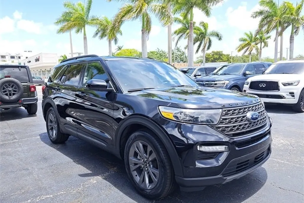 2022 Ford Explorer XLT photo 1