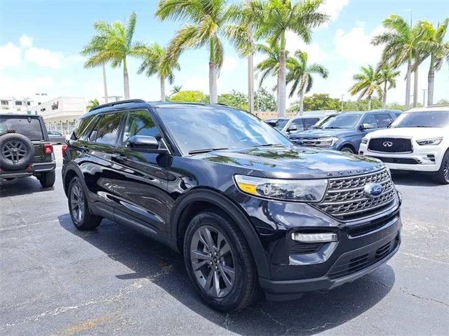 2022 Ford Explorer XLT photo 1