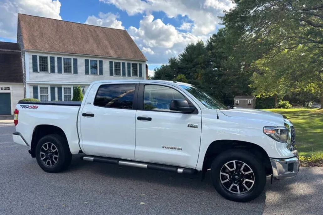 2018 Toyota Tundra SR5 photo 1