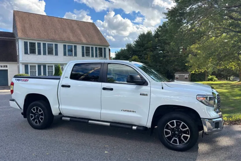 2018 Toyota Tundra SR5 photo 1