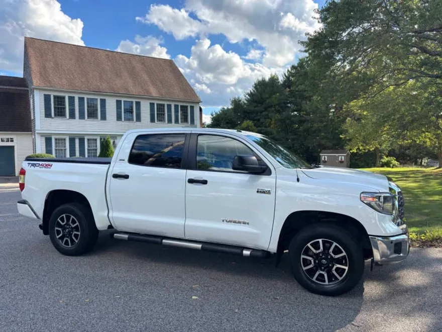 2018 Toyota Tundra SR5 photo 1