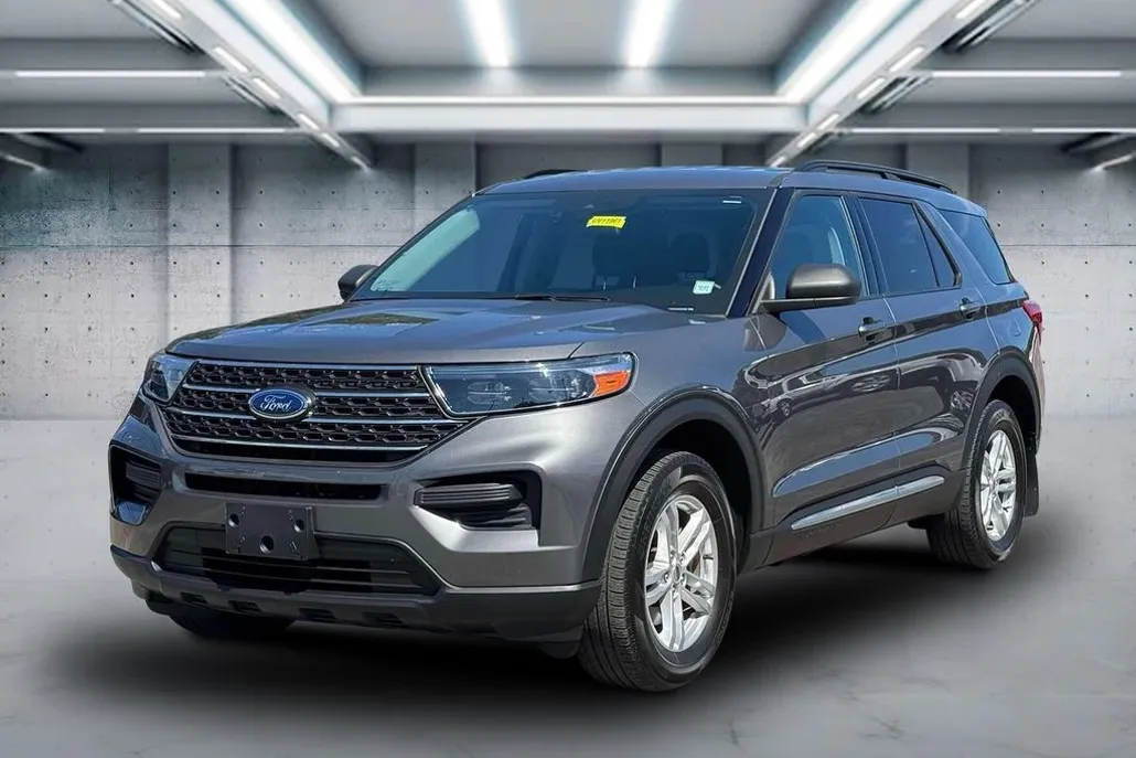 2022 Ford Explorer XLT photo 1